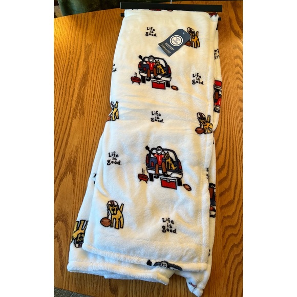 NWT Life is Good White Tailgating Plush Throw - Picture 1 of 3